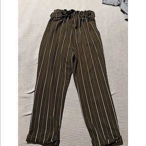 Super cute flowy pants! Adorable for the summer with a nice top! Never worn!